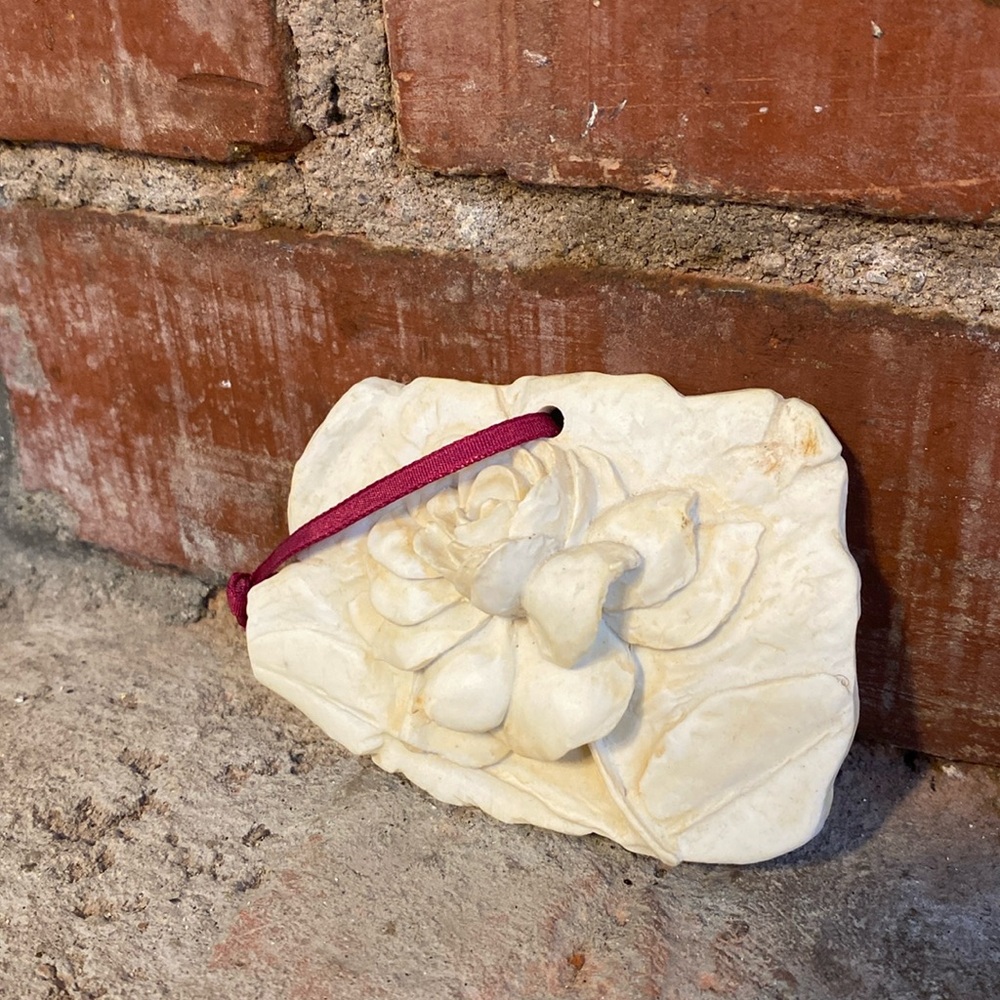 Dimensional composite rose ornament